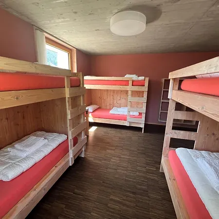 Hostel Nova Casa Spinatscha