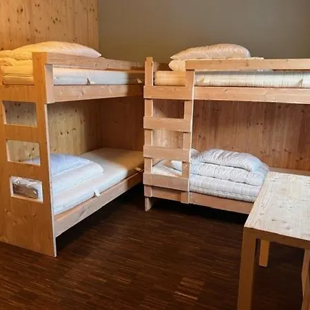 Ostello Nova Casa Spinatscha *