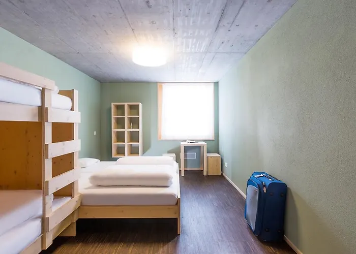 Nova Casa Spinatscha Hostel *